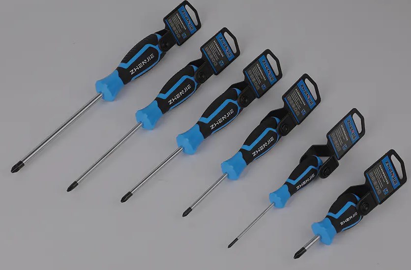 Anailís chuimsitheach ar an scriúire tí coiteann: ó dhearadh struchtúrach go feidhmíocht phraiticiúil